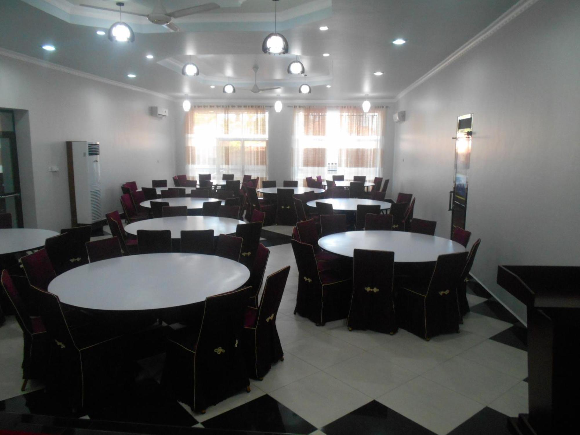 Adden Palace Hotel & Conference Centre 음완자 외부 사진