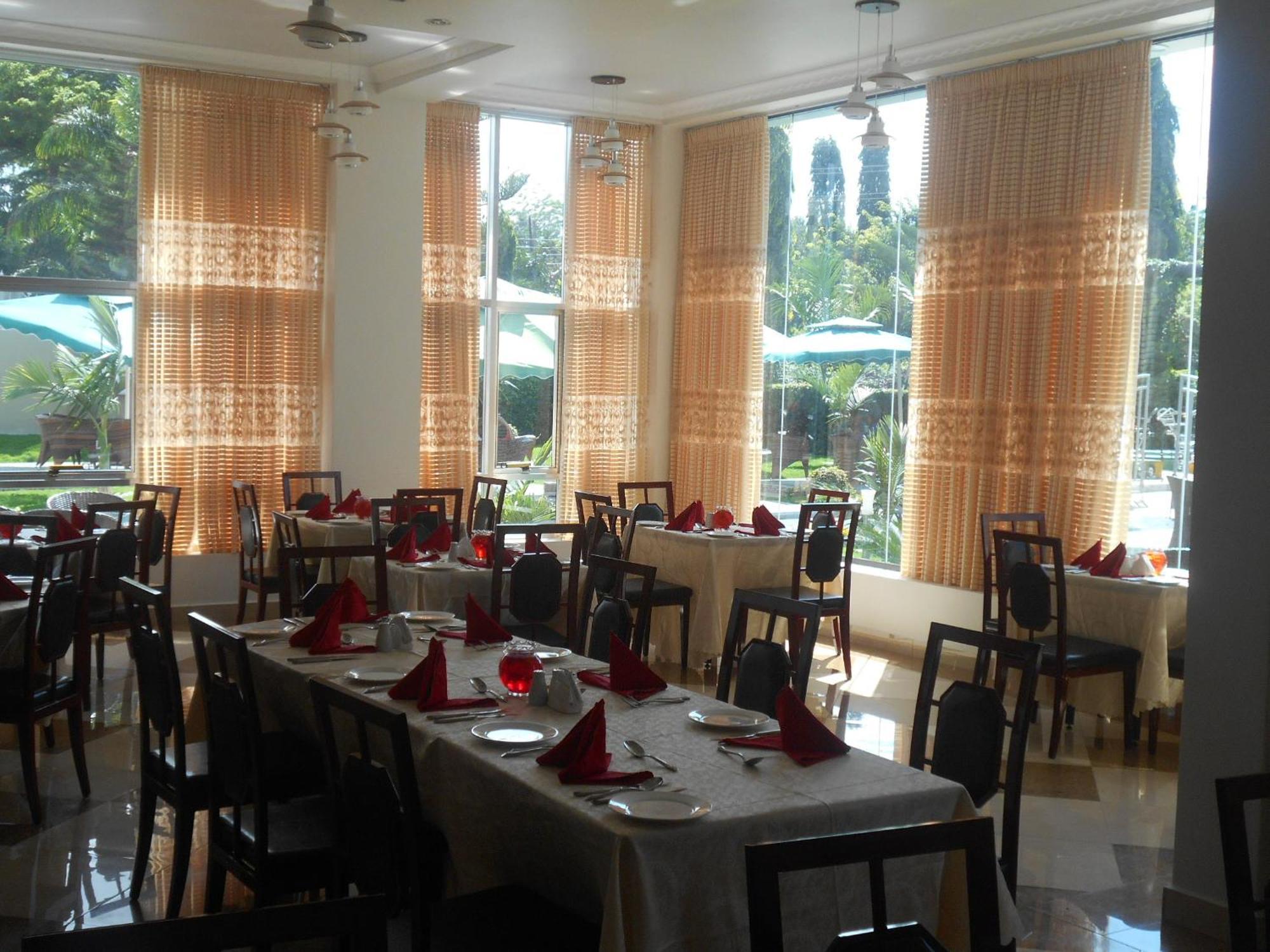 Adden Palace Hotel & Conference Centre 음완자 외부 사진